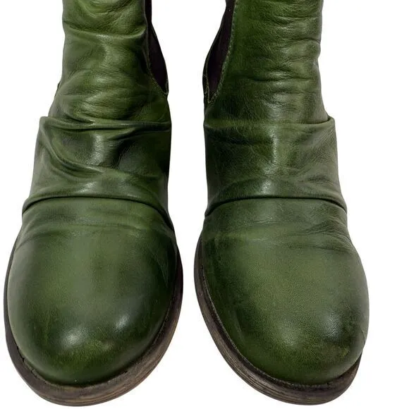 Miz Mooz Lissie Green Kiwi‎ Antique Leather Ruched Chelsea Ankle Boots Size 7