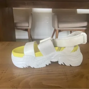 N 21 Chunky sole strappy sandals