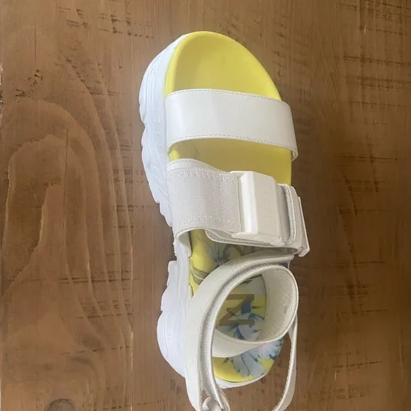 N 21 Chunky sole strappy sandals