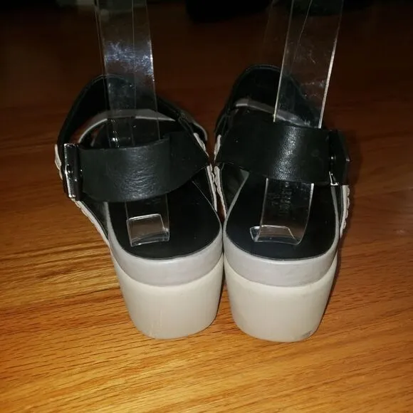 Naked feet Bohmm Sandals