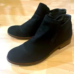 NAOT Black Suede Ankle boot Size W 10‎ (41)