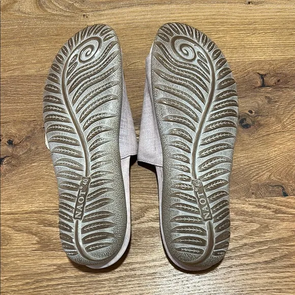Naot IPO Linen and Leather Slide Sandals Pink Silver White Size 40 | US 9