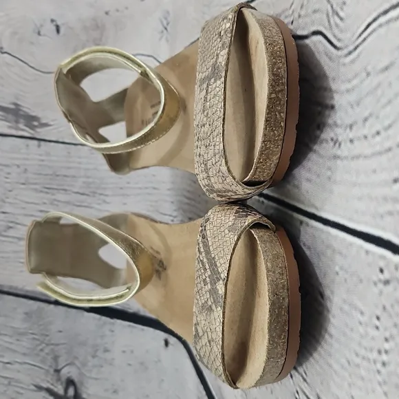 Naot Pixie Women's Gold/Tan Leather Ankle Strap Sandals Size 40 (9)