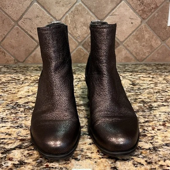 Naturalizer Dallas Bronze Metallic Chelsea Boots Size 9.5