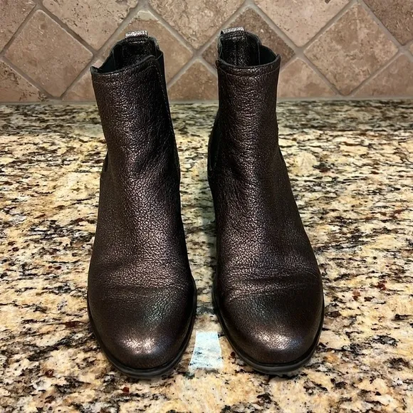 Naturalizer Dallas Bronze Metallic Chelsea Boots Size 9.5