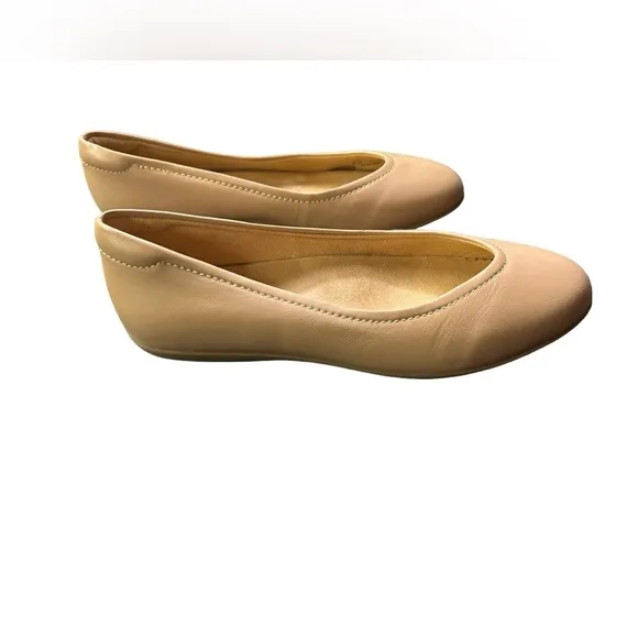 NATURALIZER womens creme brulee VIVIENNE size 8.5W slip on flats NWOB