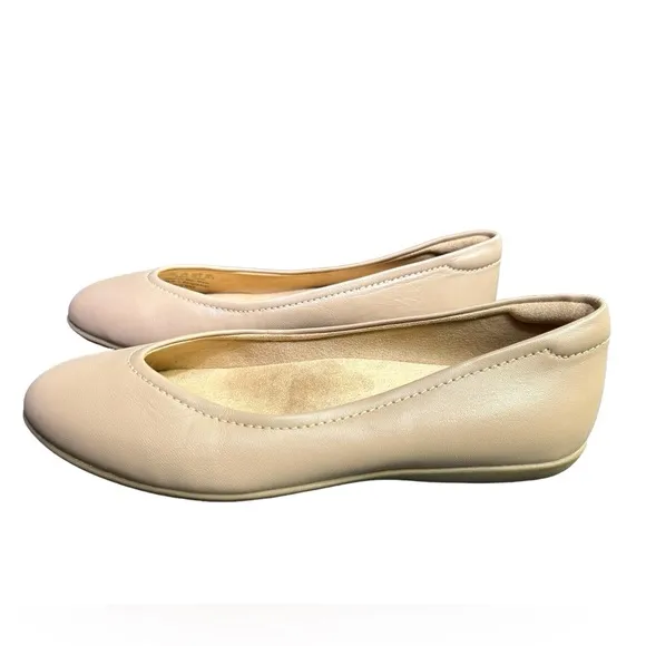 NATURALIZER womens creme brulee VIVIENNE size 8.5W slip on flats NWOB