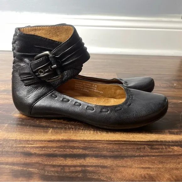 Naya Women's 'Fauna' Ankle-strap Flats Sz 4M