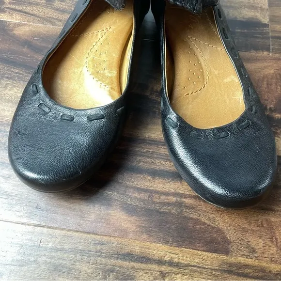 Naya Women's 'Fauna' Ankle-strap Flats Sz 4M