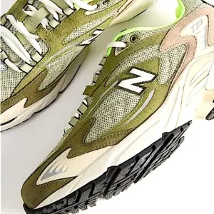 New Balance Heritage 725v1 Sneakers