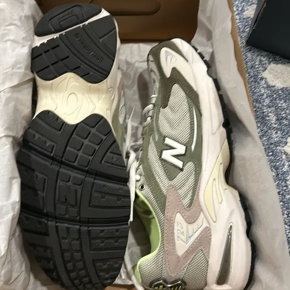 New Balance Heritage 725v1 Sneakers