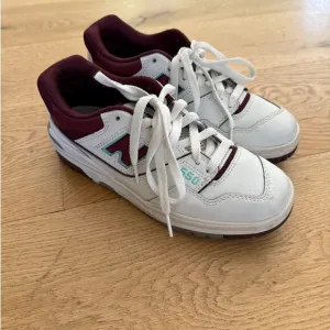 New Balance - Men's 550 Sneakers in White &amp; Burgundy