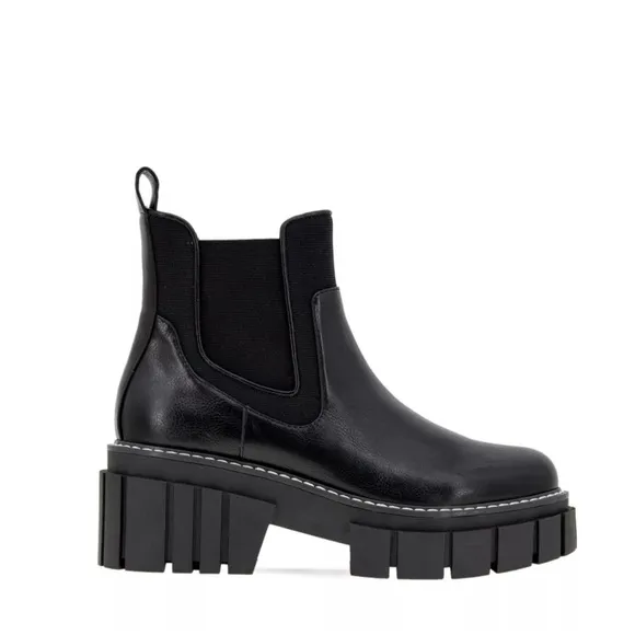 NEW BCBG Women's Ulysa Lug Sole Chelsea Booties, Size 5.5M / 35.5M New w/o Box $