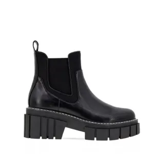 NEW BCBG Women's Ulysa Lug Sole Chelsea Booties, Size 5.5M / 35.5M New w/o Box $