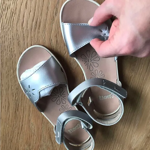 New Camper Kids Girls Leather Silver Twins Strap Sandals, size 31
