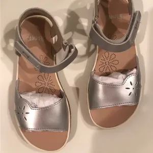 New Camper Kids Girls Leather Silver Twins Strap Sandals, size 31