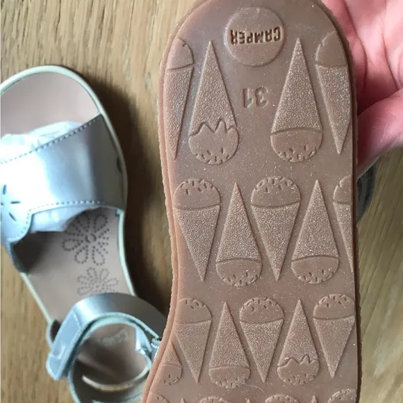 New Camper Kids Girls Leather Silver Twins Strap Sandals, size 31