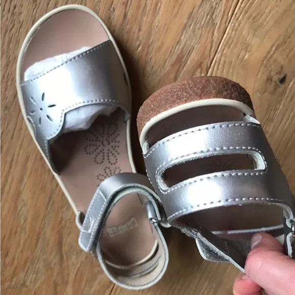 New Camper Kids Girls Leather Silver Twins Strap Sandals, size 31