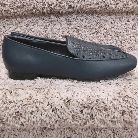 NEW Donald J.Pliner Honey Leather Loafers in Navy, Size 8 No Box Retail $198