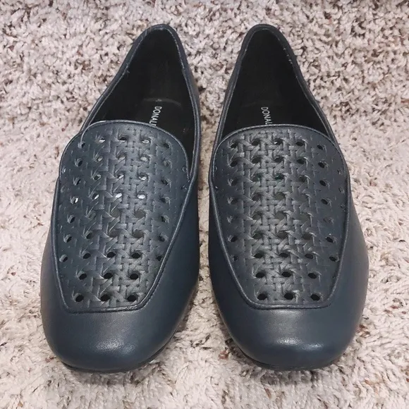 NEW Donald J.Pliner Honey Leather Loafers in Navy, Size 8 No Box Retail $198