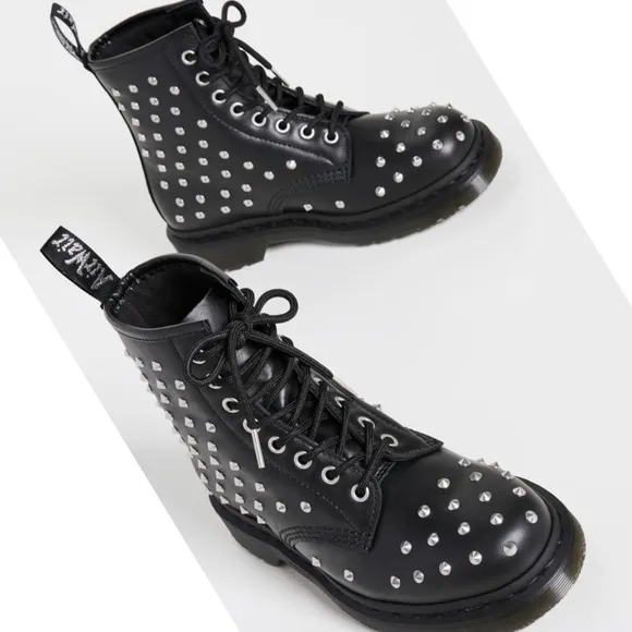 NEW Dr. Martens 1460 Stud Wanama Combat Boots Black/Silver Size 7 UK 5