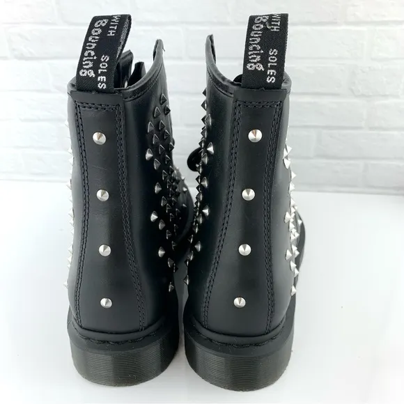 NEW Dr. Martens 1460 Stud Wanama Combat Boots Black/Silver Size 7 UK 5