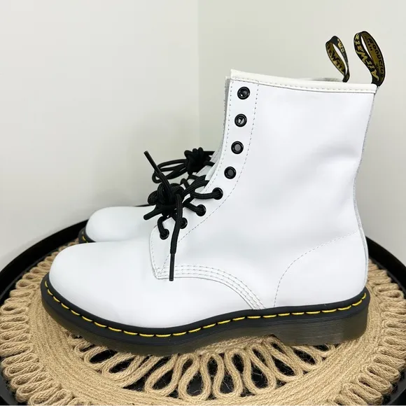 NEW Dr. Martens 1460/25057 Smooth Leather Lace Up Boots White Women’s Sz 11