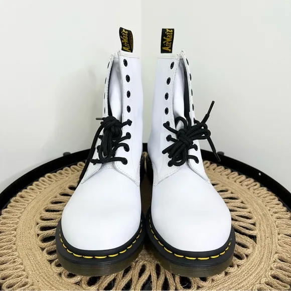 NEW Dr. Martens 1460/25057 Smooth Leather Lace Up Boots White Women’s Sz 11