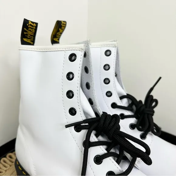 NEW Dr. Martens 1460/25057 Smooth Leather Lace Up Boots White Women’s Sz 11