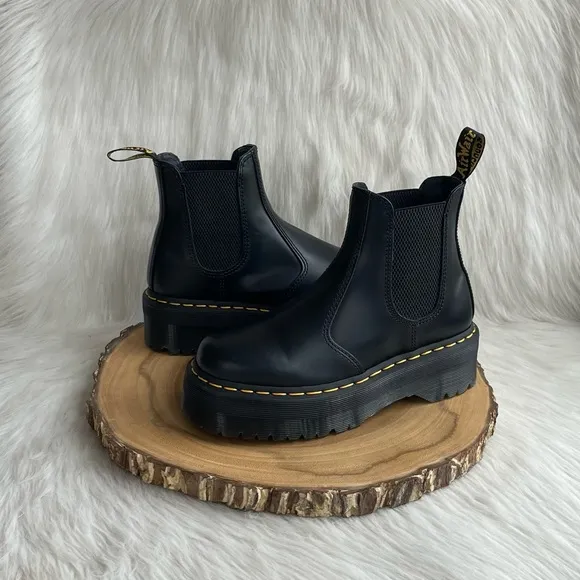 NEW Dr. Martens black leather quad Chelsea boots