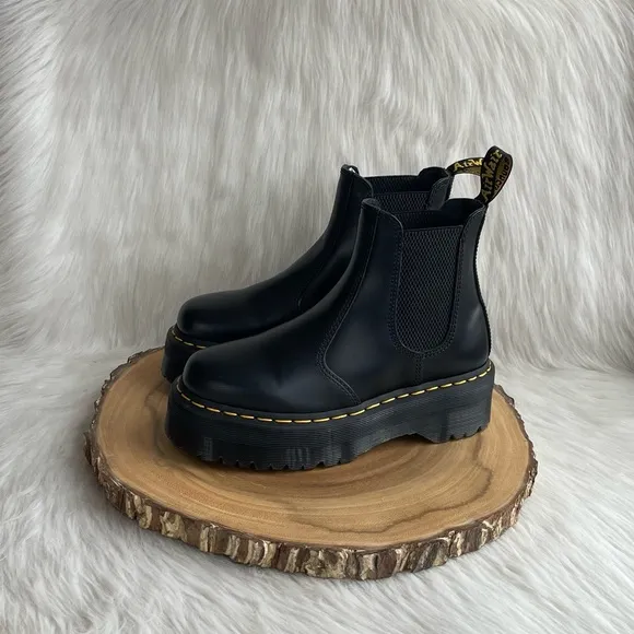 NEW Dr. Martens black leather quad Chelsea boots