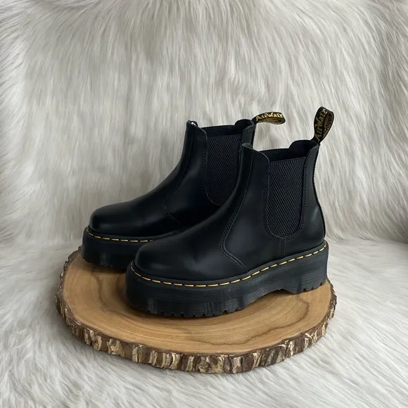 NEW Dr. Martens black leather quad Chelsea boots