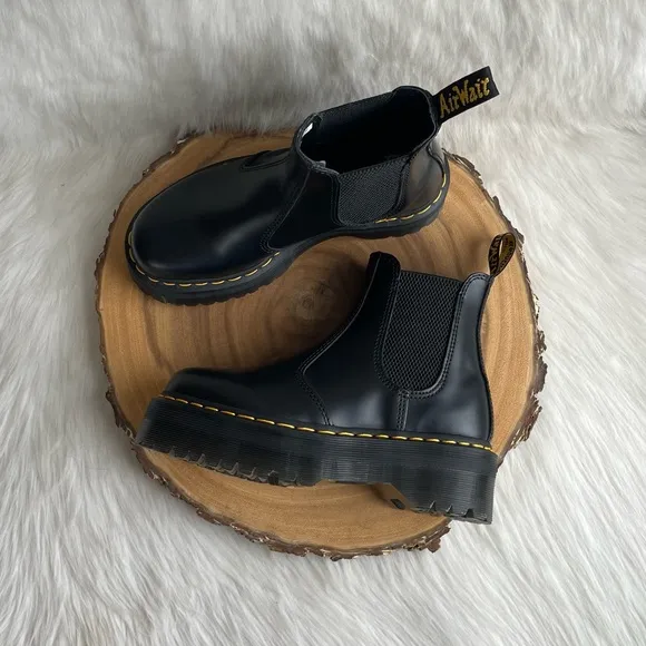 NEW Dr. Martens black leather quad Chelsea boots