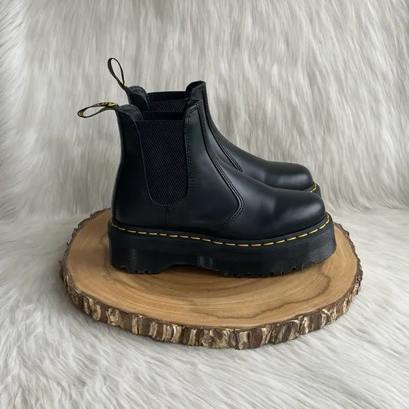 NEW Dr. Martens black leather quad Chelsea boots