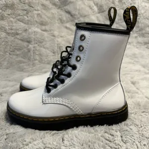New Dr. Martens Zavala Combat Boots White Patent Leather Women’s Size 6