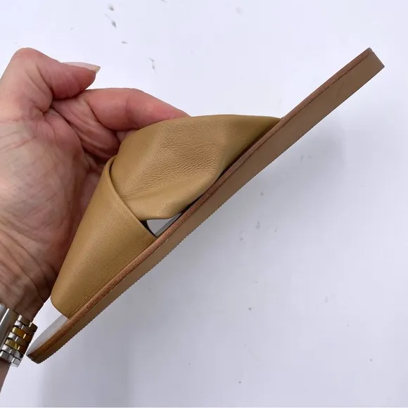 NEW Everlane Light Taupe Tan Leather Day Crossover Sandal in Size 6.5