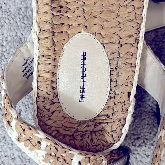 New Free People Raffia Woven Sandals in Tan and White Size 6