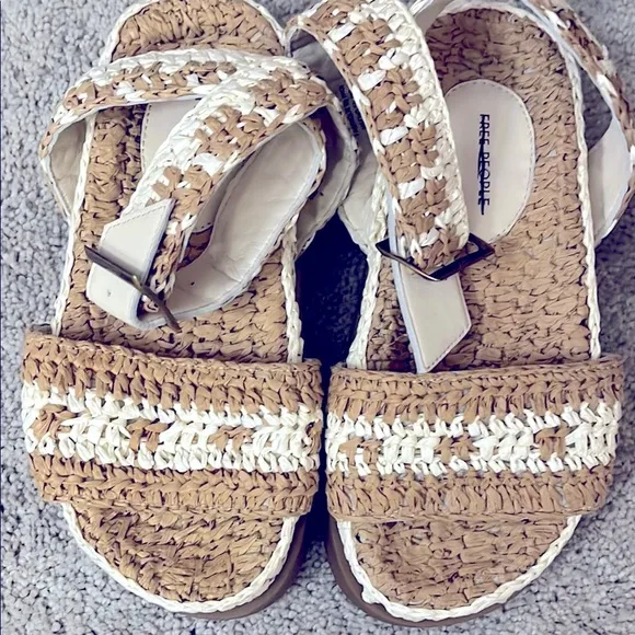 New Free People Raffia Woven Sandals in Tan and White Size 6