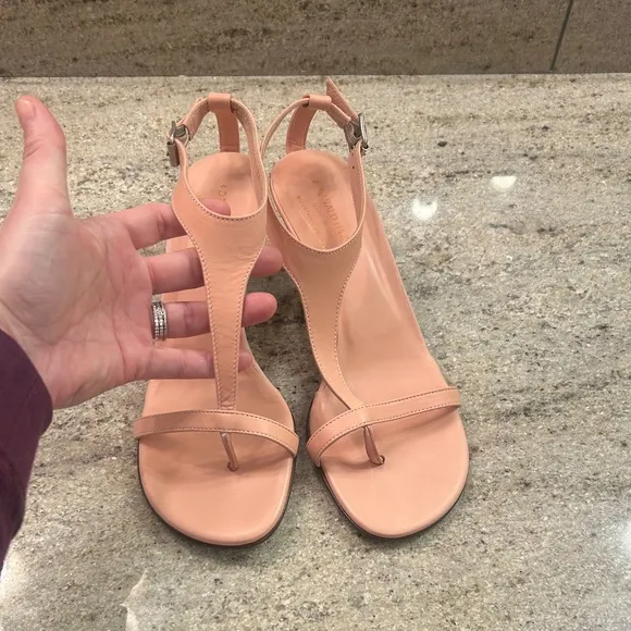 New! Gorgeous Salmon Pink Leather Donald Pliner Kitten Heel Sandals