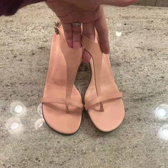 New! Gorgeous Salmon Pink Leather Donald Pliner Kitten Heel Sandals