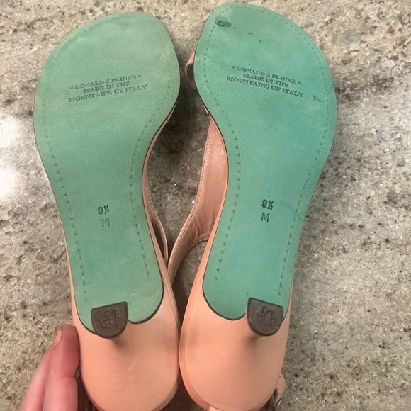 New! Gorgeous Salmon Pink Leather Donald Pliner Kitten Heel Sandals