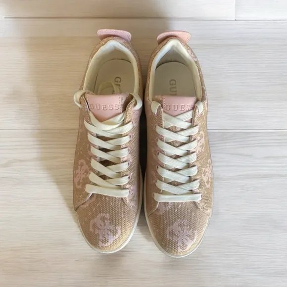 New GUESS Women's Beige Cameo Casual Double Platform Lace Up Sneakers Size 9