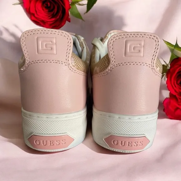 New GUESS Women's Beige Cameo Casual Double Platform Lace Up Sneakers Size 9