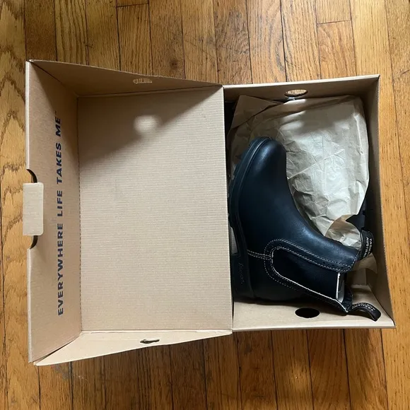 NEW in Box Blundstone Black High-Top Boots in Black Size 6.5 US Women