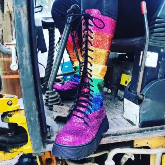 New In Box CLUBEXX Rainbow Striped Rhinestone Combat Boots Size 8M Pride Tag