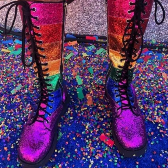 New In Box CLUBEXX Rainbow Striped Rhinestone Combat Boots Size 8M Pride Tag