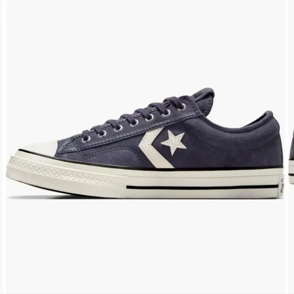 New In Box Converse Star Player 76 Suede Sneakers Low Top Men's size 10