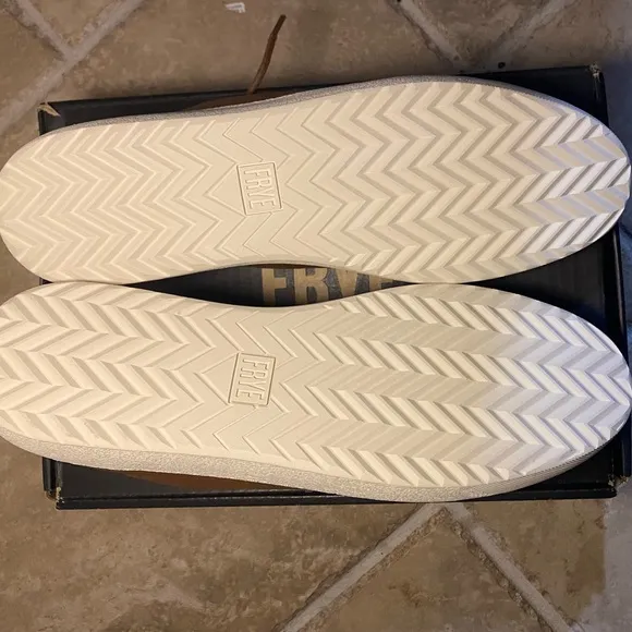 New in Box Frye Women’s Webster Low Lace Genuine Leather Sneakers Rare