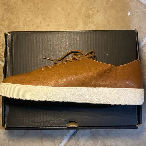 New in Box Frye Women’s Webster Low Lace Genuine Leather Sneakers Rare