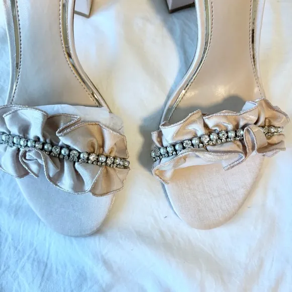 NEW Jewel Badgley Mischka Deva Ruffle Block Heel Rhinestone 8.5